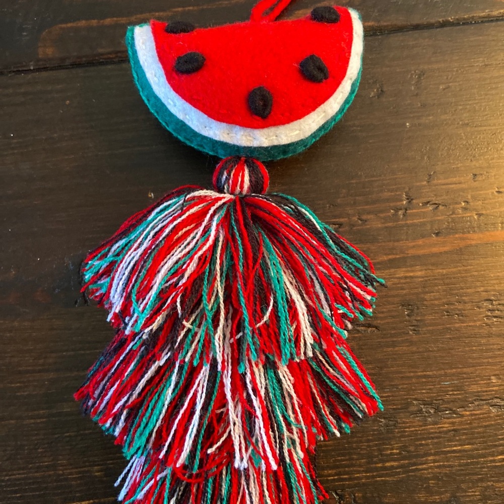 Purse tag / backpag / beachbag / luggage pom pom